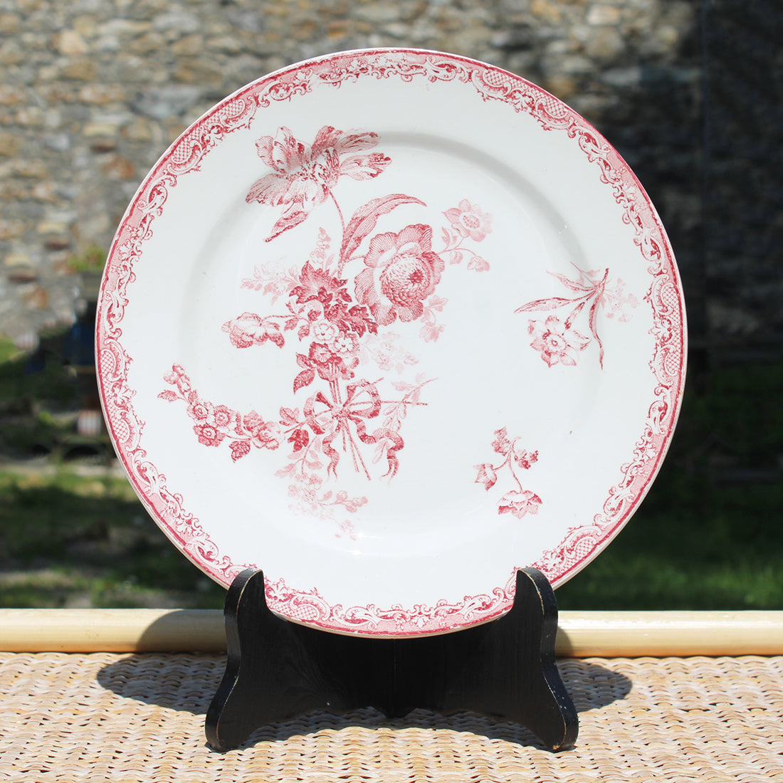 Ancienne assiette plate 23.4 cm en faïence de Sarreguemines modèle Fontanges