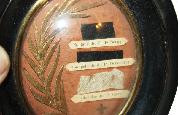 Ancien reliquaire XIXème siècle / Reliques des Prêtres Jésuites fusillés en 1871 par la Commune de Paris / Anatole de Bengy / Léon Ducoudray / Alexis Clerc / Massacre de la rue Haxo
