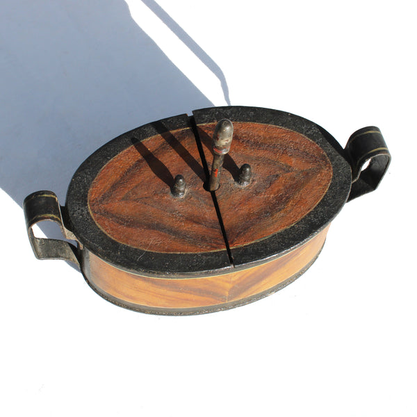 Ancien nécessaire à œufs / Œufrier en tôle peinte / Époque Napoléon III