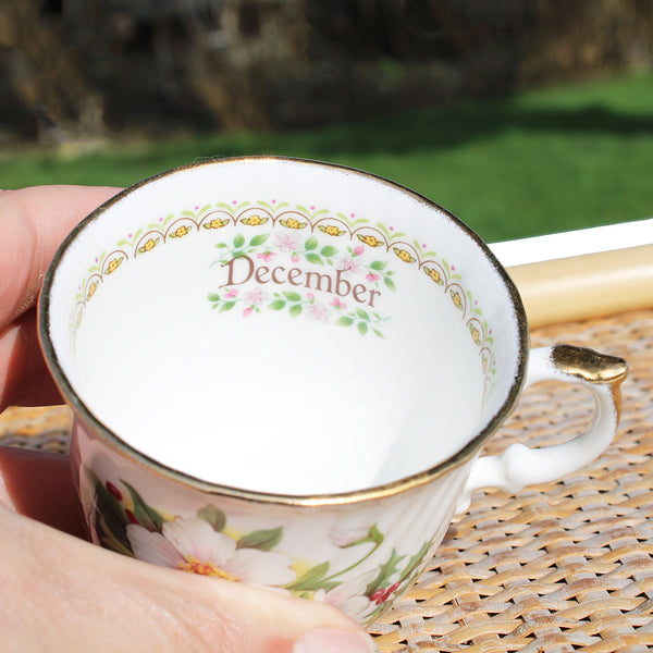 Tasse à thé en porcelaine anglaise English Heritage modèle mois Décembre