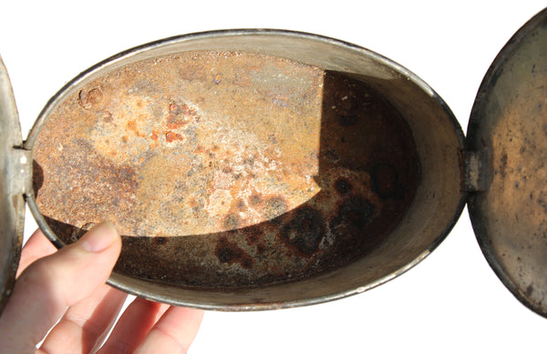 Ancien nécessaire à œufs / Œufrier en tôle peinte / Époque Napoléon III