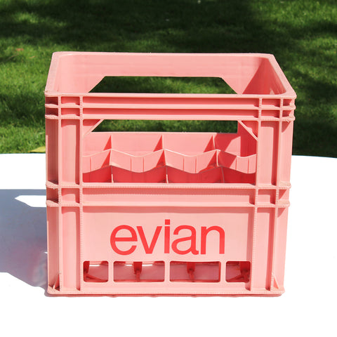 Caisse casier à bouteilles vintage EVIAN en plastique rose