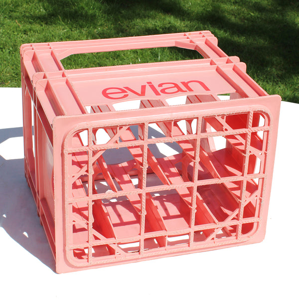 Caisse casier à bouteilles vintage EVIAN en plastique rose