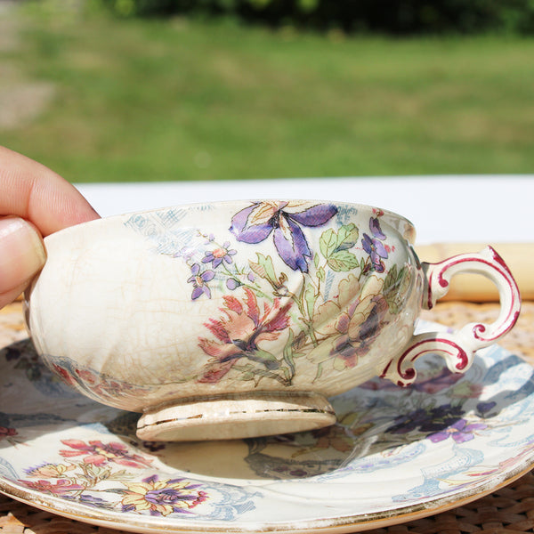 Ancienne tasse à thé + soucoupe en faïence de U & C Sarreguemines modèle Lavallière