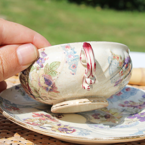 Ancienne tasse à thé + soucoupe en faïence de U & C Sarreguemines modèle Lavallière