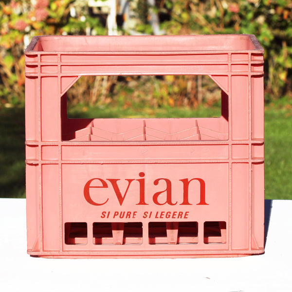 Caisse casier Soupledur à bouteilles vintage EVIAN en plastique rose