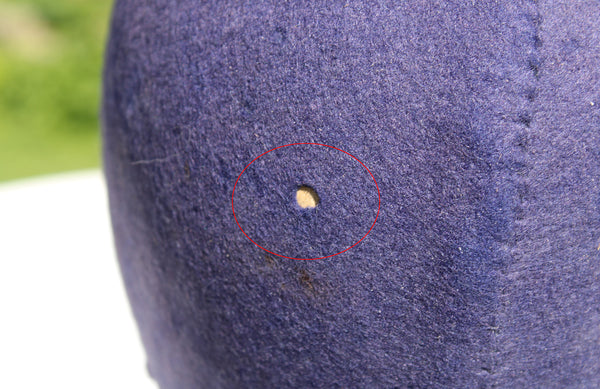 Ancienne marotte / présentoir / forme à chapeau / tête de modiste / feutrine coloris violet