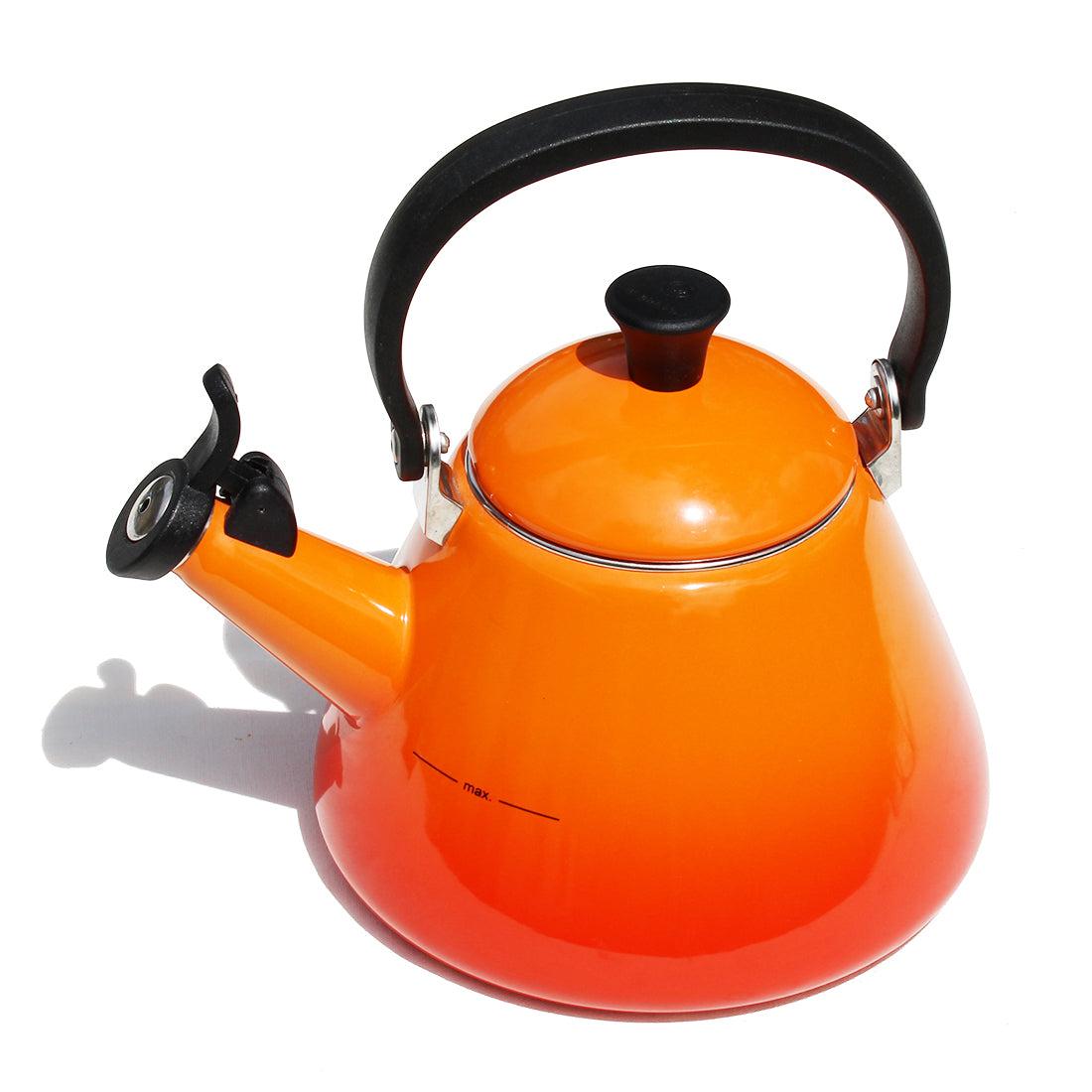 Bouilloire sifflante émaillée Le Creuset modèle Kone 1.6 litres / orange volcanique