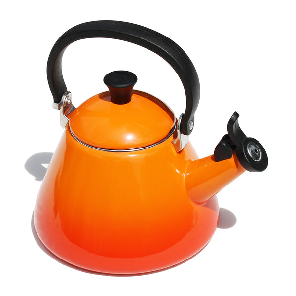 Bouilloire sifflante émaillée Le Creuset modèle Kone 1.6 litres / orange volcanique