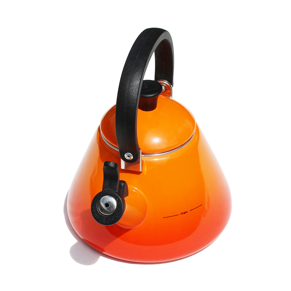 Ancienne bouilloire en fonte émaillée orange - années 50 Ancienne bouilloire en fonte émaillée orange - années 50