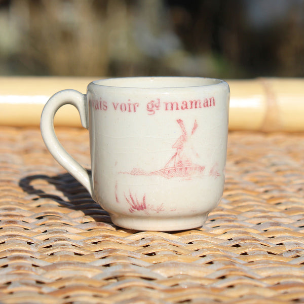 Ancienne petite tasse à café de dinette en faïence Terre de Fer de Gien modèle Le Petit Chaperon Rouge
