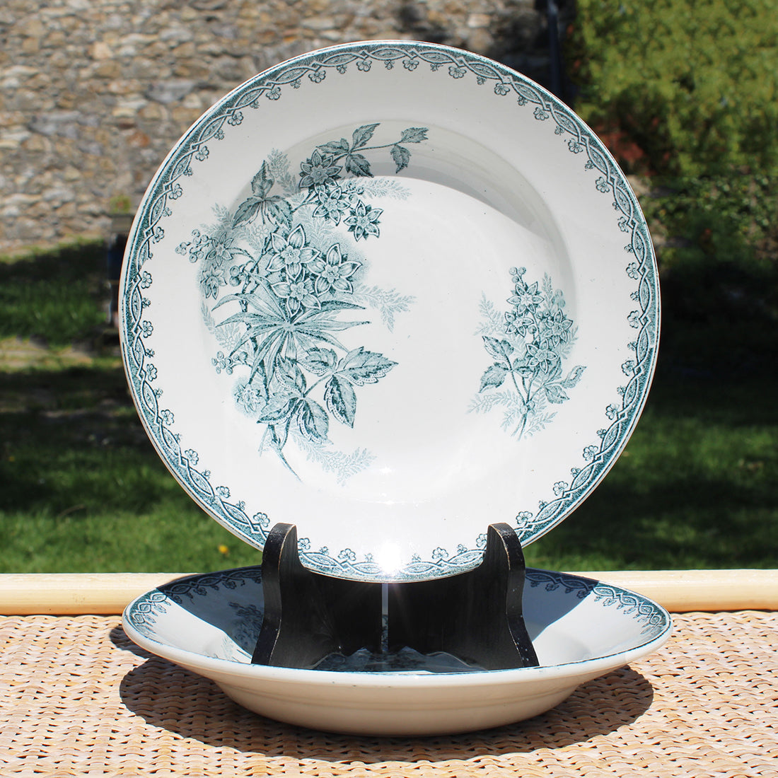 Paire d'assiettes creuses 22 cm en faïence de Saint Amand modèle Margot