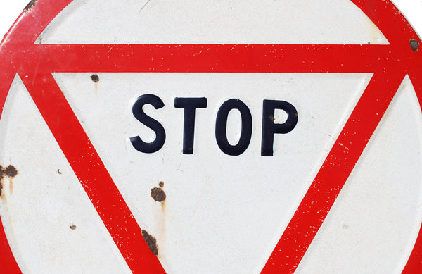 Ancien panneau de signalisation en tôle émaillée / STOP / 1961 / Plaque 60 cm