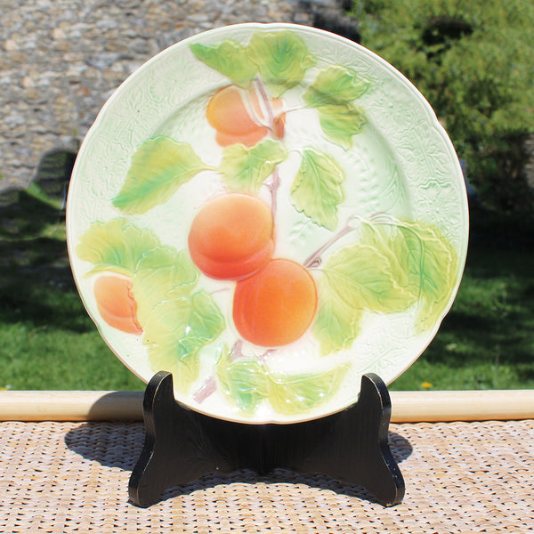 Ancienne assiette en barbotine St Clément 21.5 cm modèle Les Fruits / Abricots