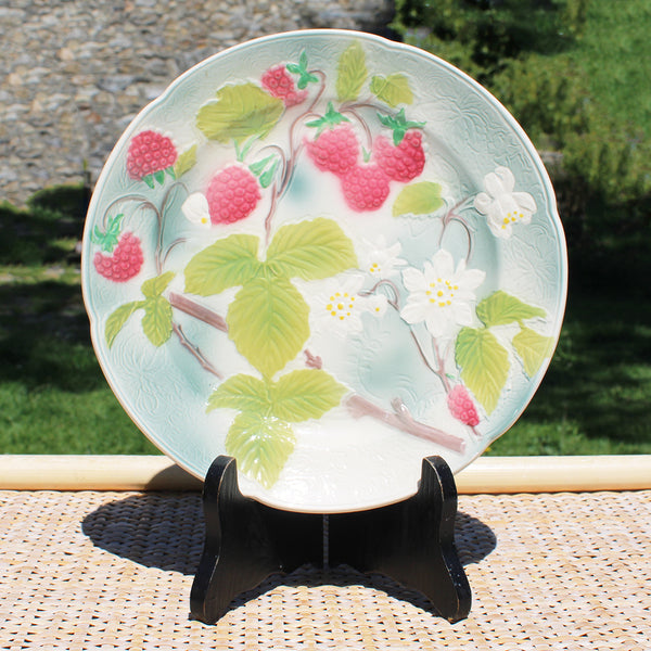 Ancienne assiette en barbotine St Clément 21.5 cm modèle Les Fruits / Framboises