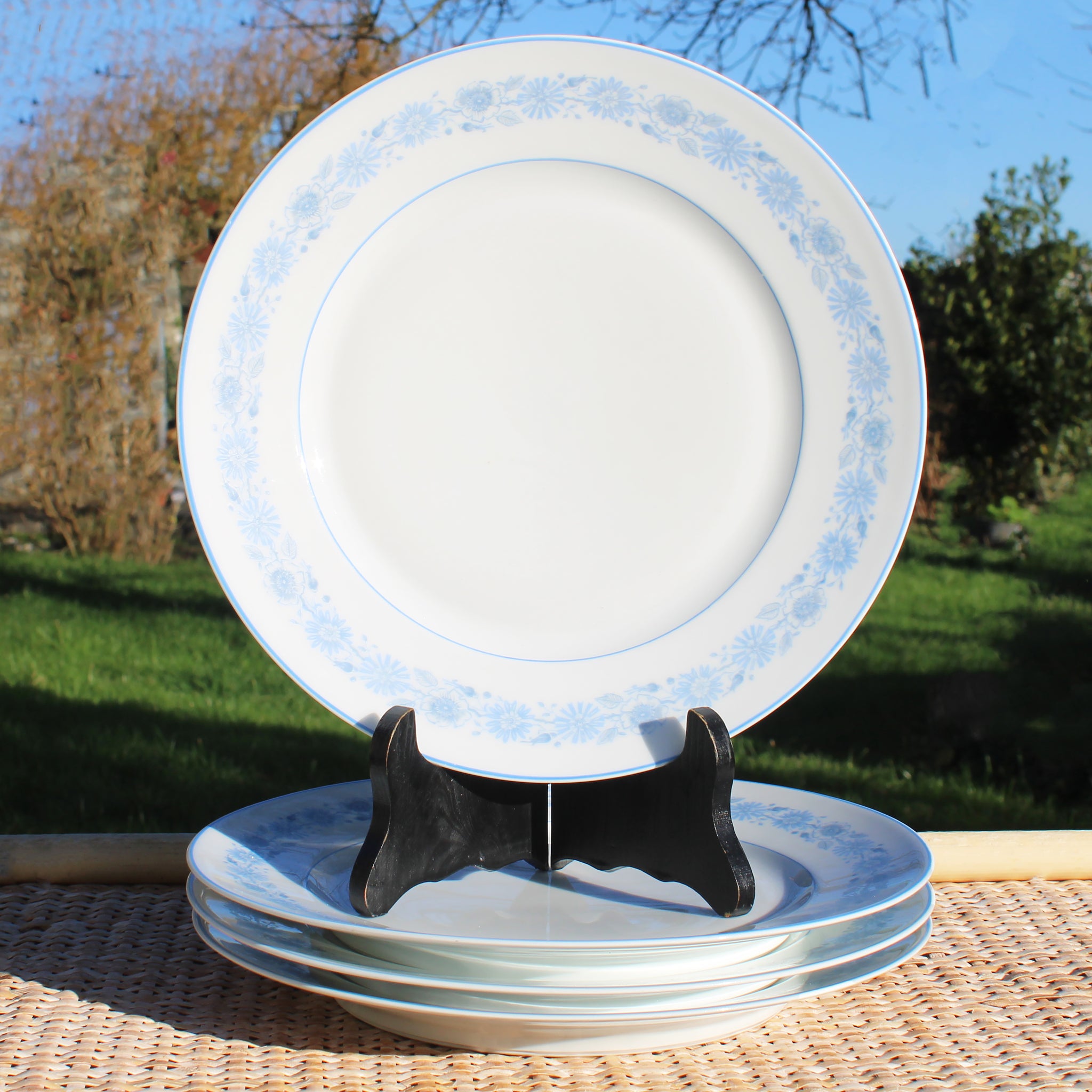 Lot de 4 assiettes plates CH. Field Haviland Limoges décor floral bleu