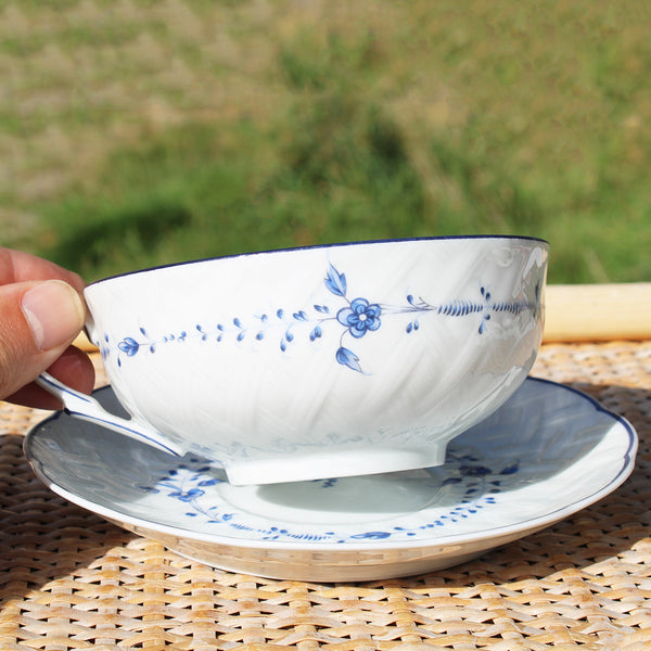 Tasse à chocolat / thé + soucoupe en porcelaine de Limoges par Bernardaud modèle Hortense