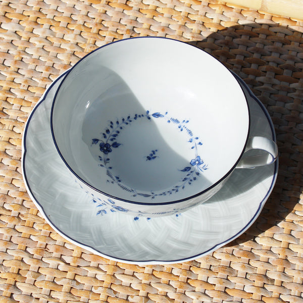 Tasse à chocolat / thé + soucoupe en porcelaine de Limoges par Bernardaud modèle Hortense