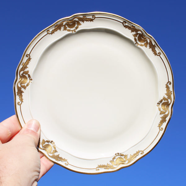 Ensemble de 4 assiettes en porcelaine de Limoges – Modèle Coquille – L. Bernardaud & Cie – Ø 21,8 cm