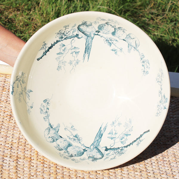 Grand saladier ancien en faïence Terre de Fer / modèle oiseaux style Favori