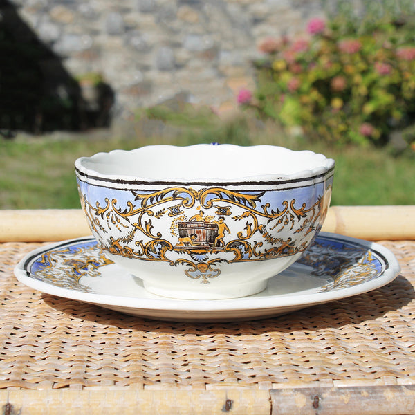 Ancienne tasse à déjeuner + soucoupe en faïence de Gien modèle Dionysos / Enfants au Pressoir