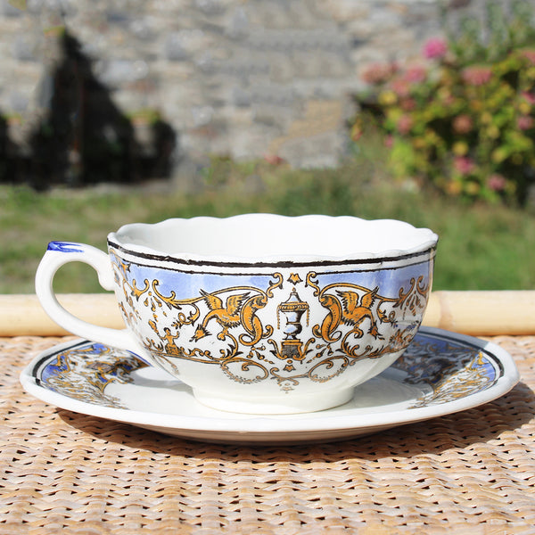 Ancienne tasse à déjeuner + soucoupe en faïence de Gien modèle Dionysos / Enfants au Pressoir
