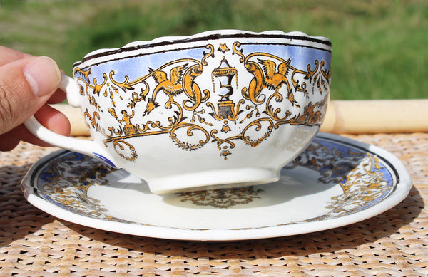 Ancienne tasse à déjeuner + soucoupe en faïence de Gien modèle Dionysos / Enfants au Pressoir