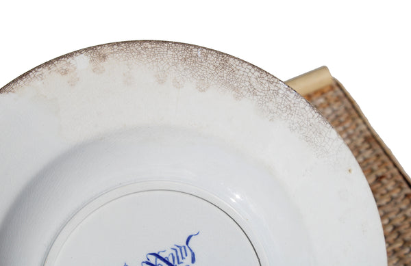 Ancienne assiette creuse en faïence de U & C Sarreguemines modèle Cluny