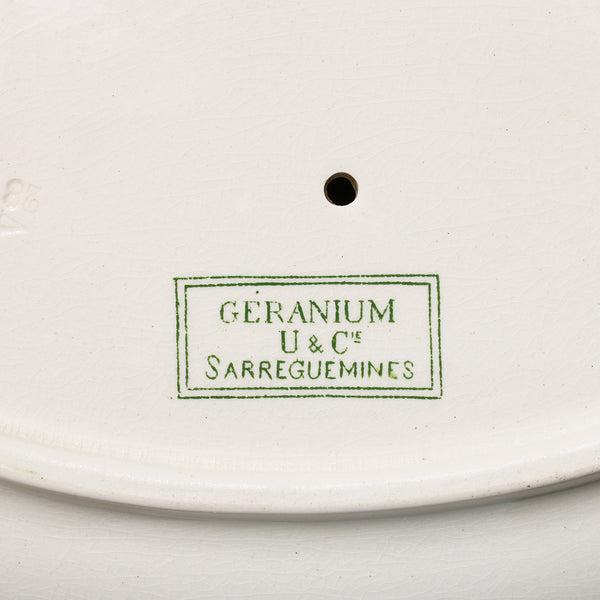 Ancienne saucière en faïence de U & C Sarreguemines modèle Géranium