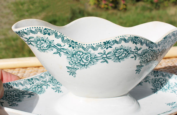 Ancienne saucière en faïence de St Amand les Eaux modèle Argenton