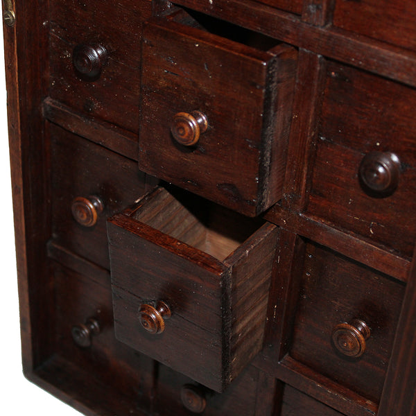 Ancienne petite armoire d'apothicaire / pharmacie / 12 tiroirs / layette