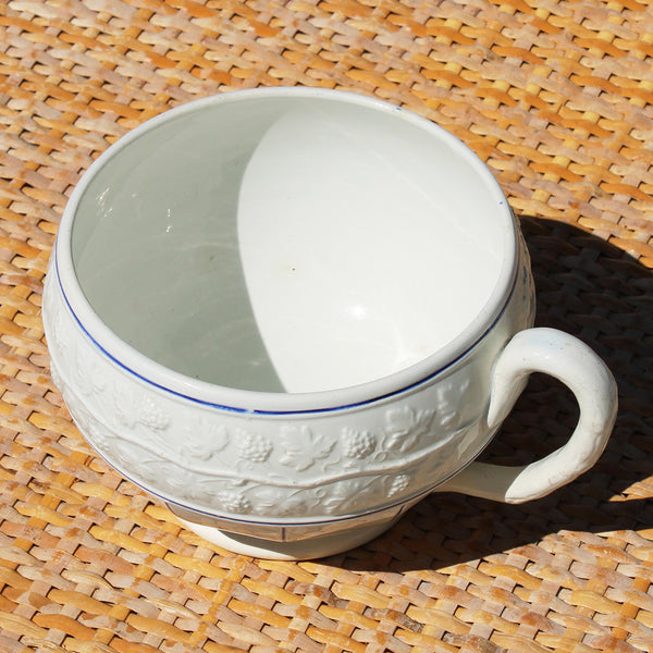 Grosse tasse à chocolat / soupe ancienne en faïence à motif vigne raisin & soleil