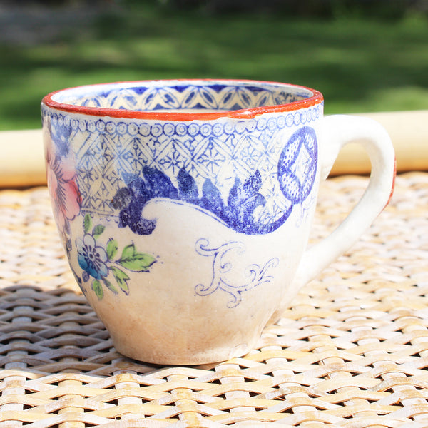 Ancienne tasse à café en faïence de Creil et Montereau 688