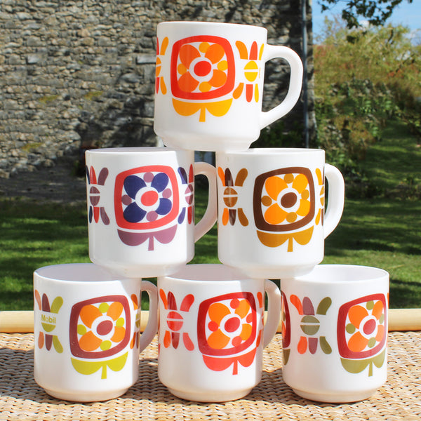 Ensemble de 6 mugs publicitaires en Arcopal vintage modèle Mobil