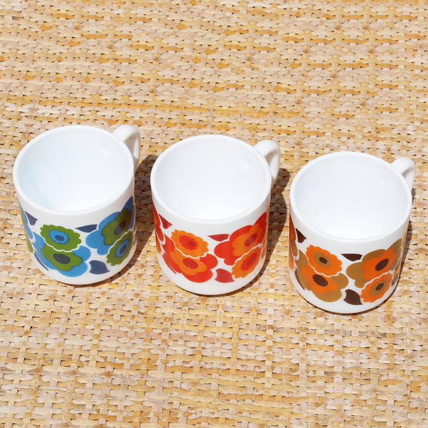 Ensemble de 3 mugs / tasses en Arcopal vintage modèle Lotus