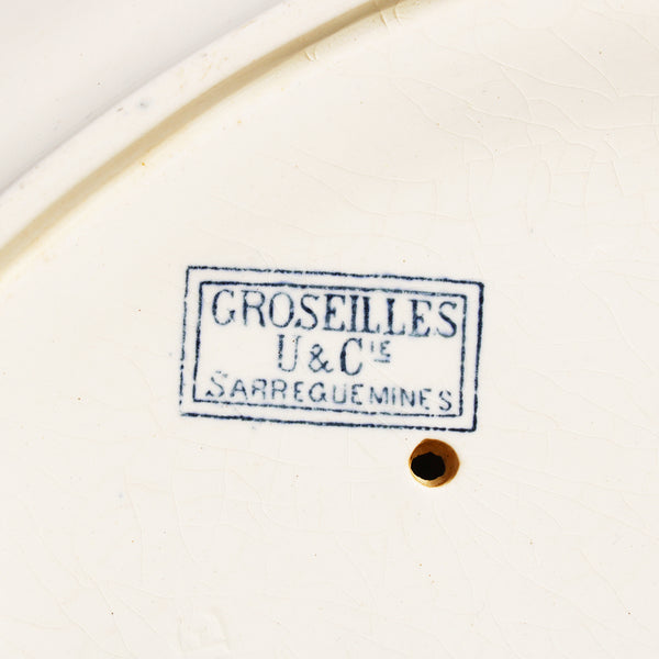 Ancienne saucière en faïence de U & C Sarreguemines modèle Groseilles