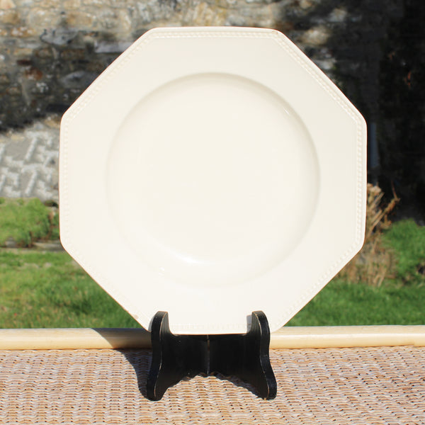 Assiette octogonale Sarreguemines – Faïence ivoire – Décor perlé (1920–1950) - no Creil et Montereau