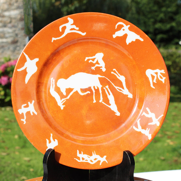 Série de 7 assiettes 21.8 cm vintage en porcelaine de Limoges peintures rupestres