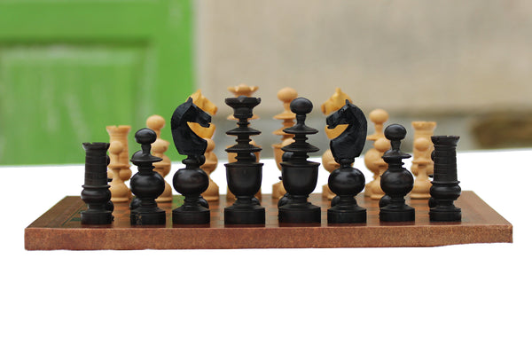 Jeu d'échecs vintage pièces en bois + échiquier rendu cuir