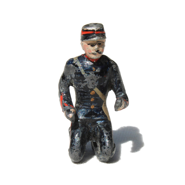 Ancienne figurine en plomb plein CBG Mignot soldat français / Servant Artilleur de campagne à genoux