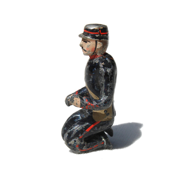 Ancienne figurine en plomb plein CBG Mignot soldat français / Servant Artilleur de campagne à genoux