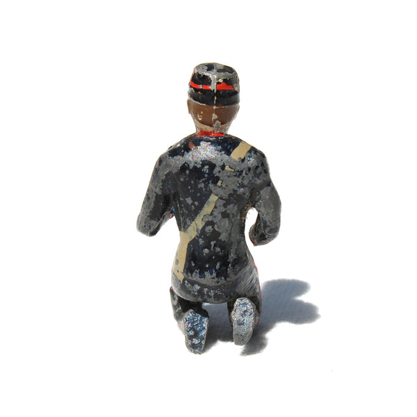 Ancienne figurine en plomb plein CBG Mignot soldat français / Servant Artilleur de campagne à genoux