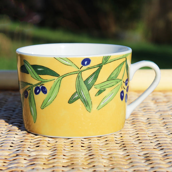 Tasse à thé vintage en porcelaine par Guy Degrenne modèle Oulivéiro