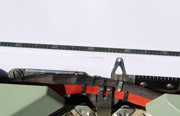 Machine à écrire portative vintage Hermes modèle Baby vert tilleul