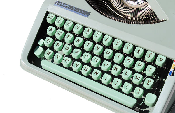 Machine à écrire portative vintage Hermes modèle Baby vert tilleul