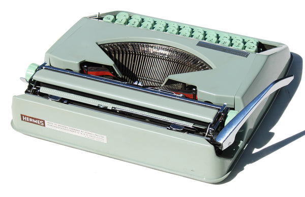 Machine à écrire portative vintage Hermes modèle Baby vert tilleul