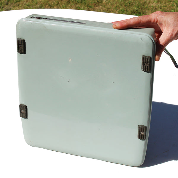 Machine à écrire portative vintage Hermes modèle Baby vert tilleul