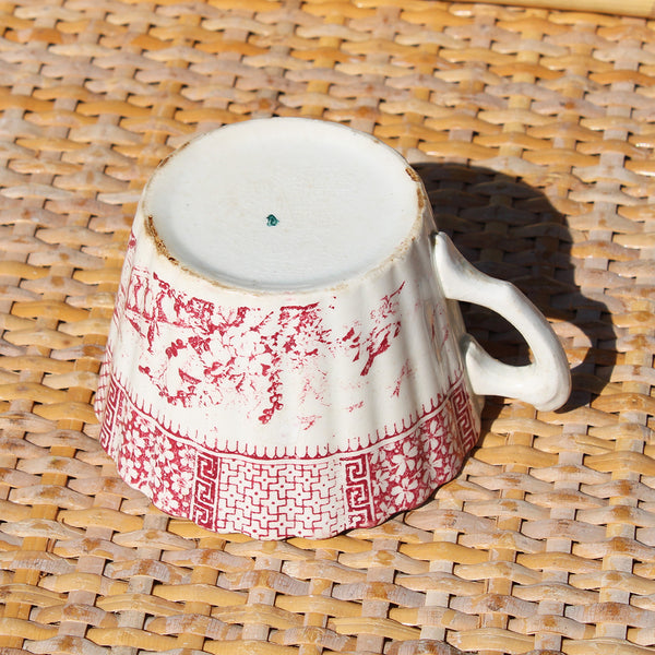 Ancienne tasse à café en faïence de Lunéville modèle dentelle