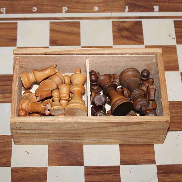 Chess set - Jeu d'échecs en buis tourné Lardy Chess set - Jeu d'échecs en buis tourné Lardy