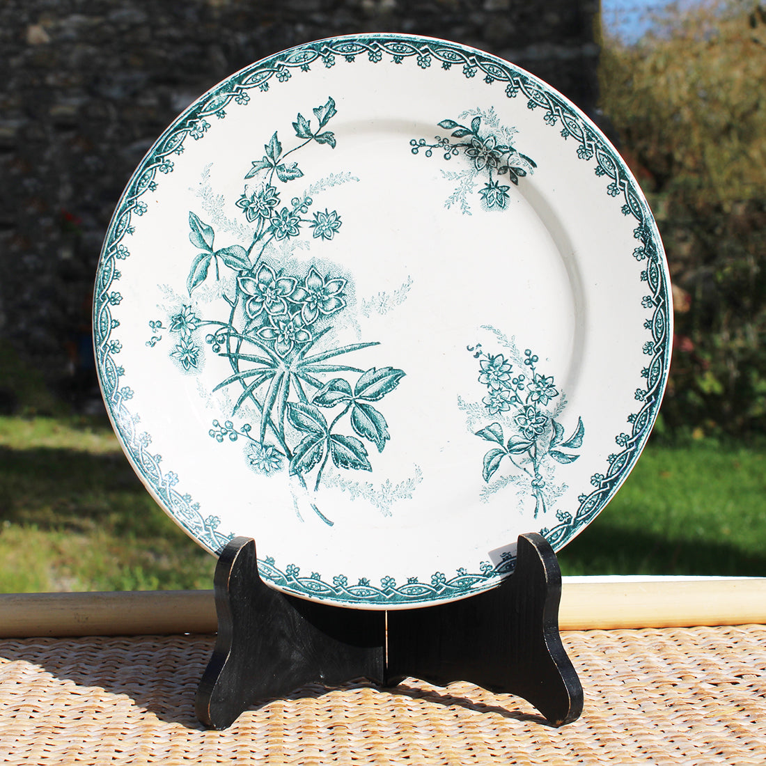 Ancienne assiette 21.8 cm en faïence de Saint Amand modèle Margot